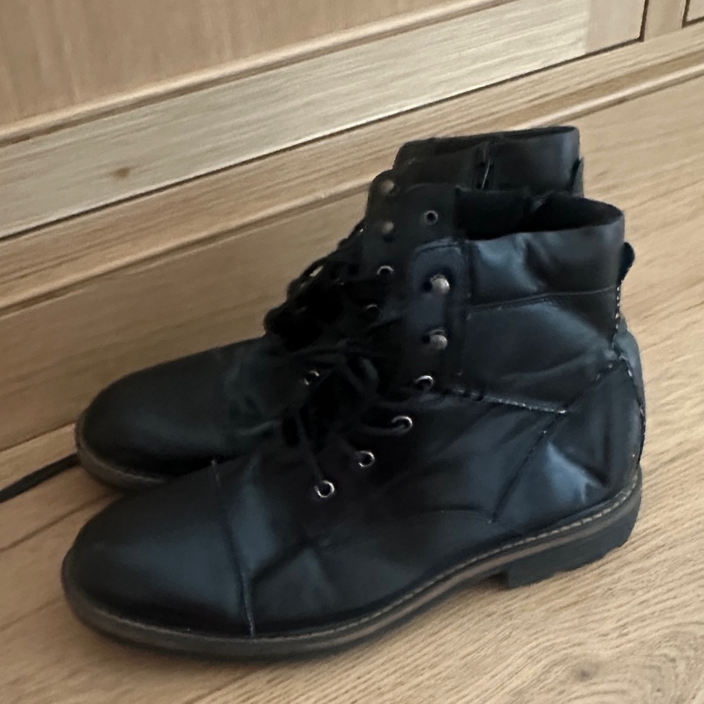Public opinion Black Lace-Up Ankle Boots 11M